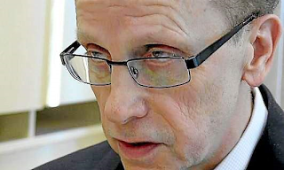 Fouts caught on camera with young, well-paid secretary