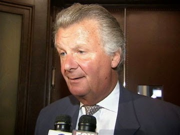 Bathroom break bad timing for senator