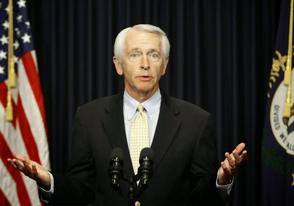 Kent. gov. says same-sex marriage ban OK because it applies to straight people too