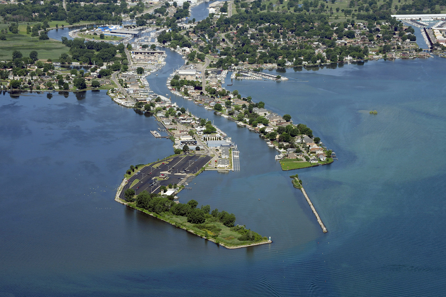 Dry weather brings blue water to Lake St. Clair