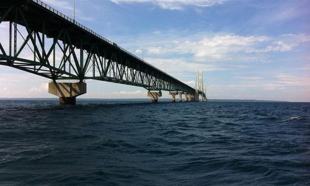 Conservatives, liberals blast Enbridge for new faults in Mackinac Straits pipeline